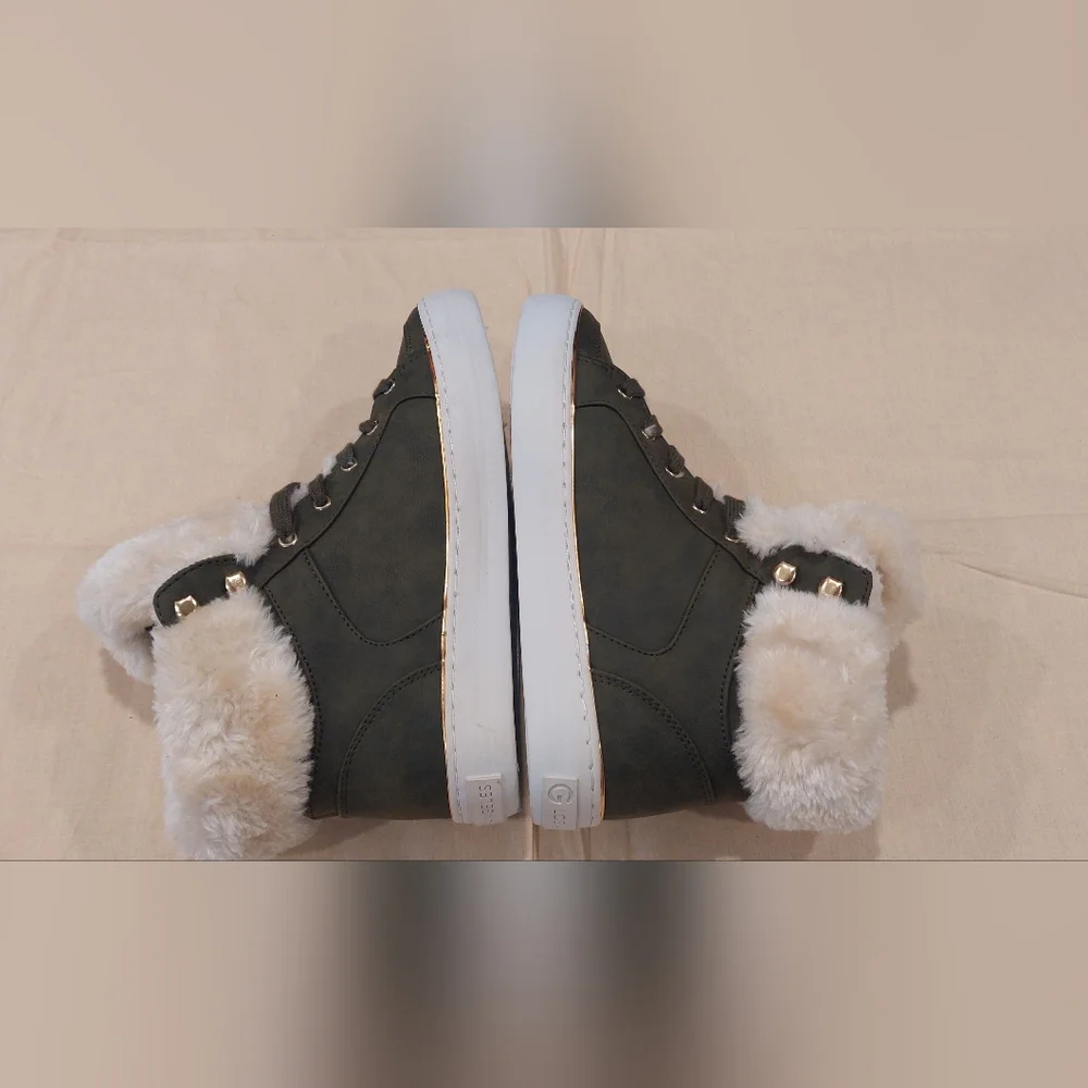 Cozy Women's Winter Boots with Faux Fur - Black and Cream - Picture 6 of 9